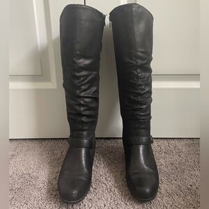 Women’s knee-high black boots, size 7.5